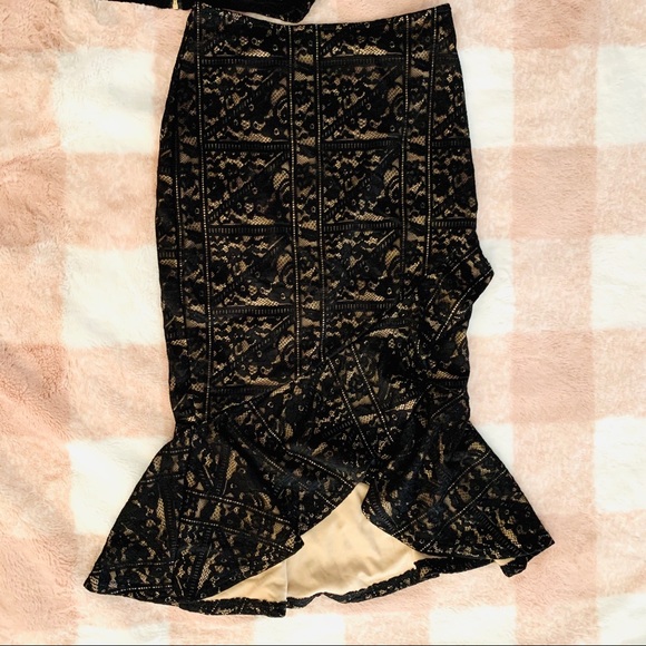 2 Piece lace outfit by Privy - Picture 4 of 5